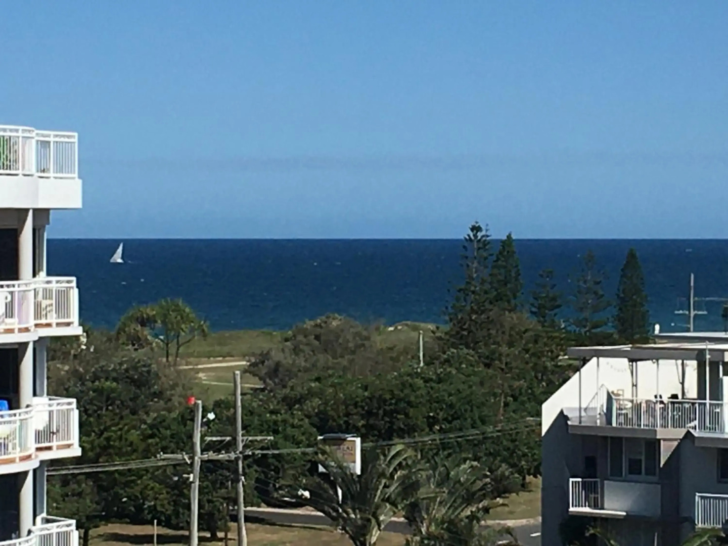 NEW UPMARKET COMFORTABLE 2 Bed, 2 Bath, OCEAN VIEWS, 250m to BUDDINA BEACH!