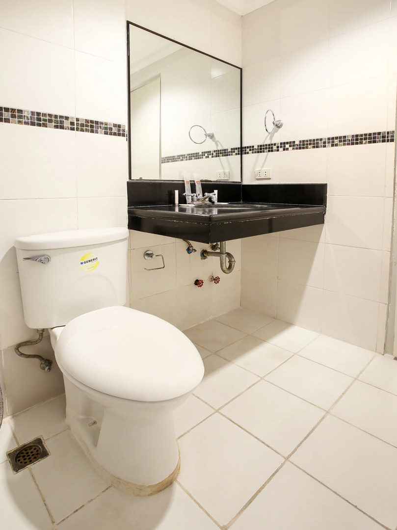 OYO 252 Hotel Euroasia (Vaccinated Staff)