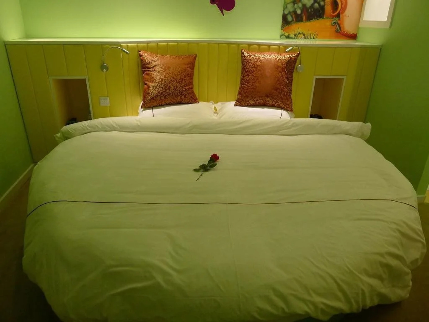 Tai Yuan San Sheng Stone River Couple Hotel