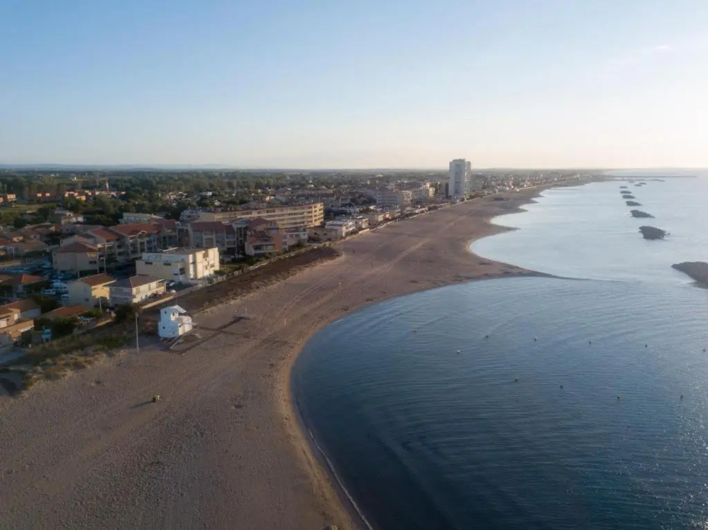 Apartment on the sand with sea view in Valras-Plage for 5 people
