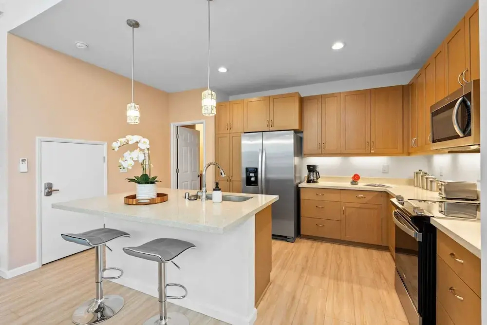 Ocean Views, Modern New Build, Yard 10min to Beach Ocean Escape by Avantstay