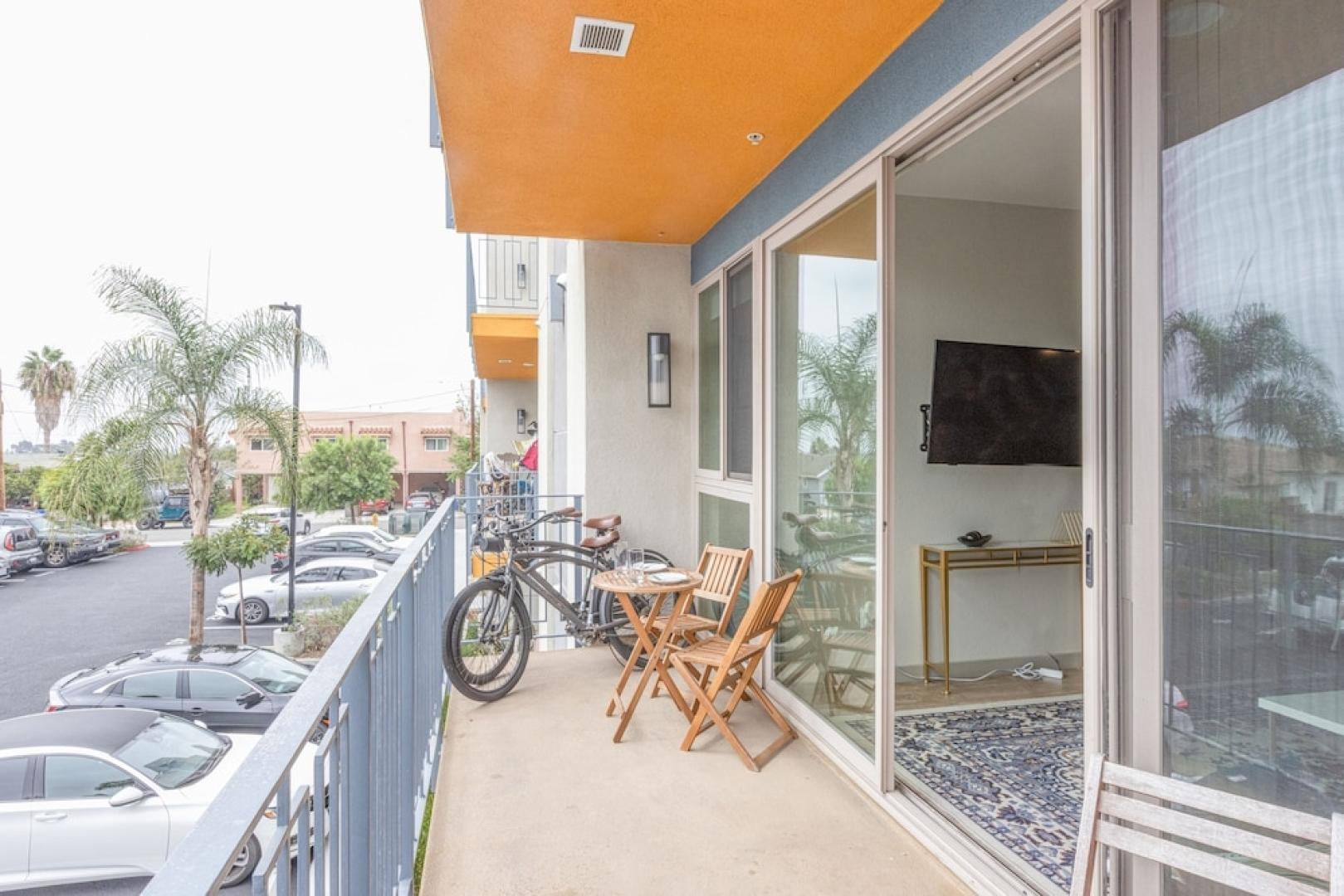 Central King Bed Lux Suite 110