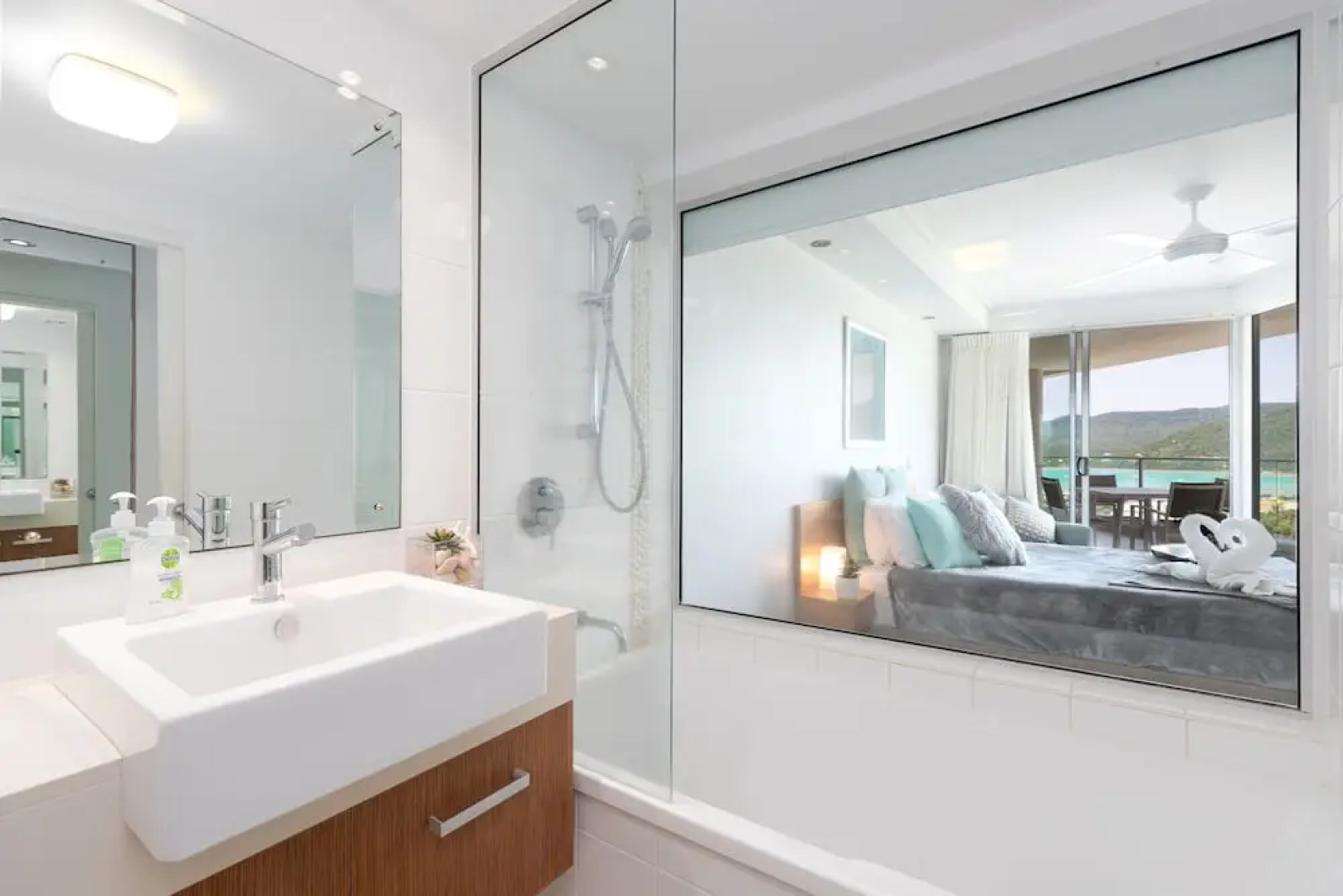 Airlie Searene Apartments