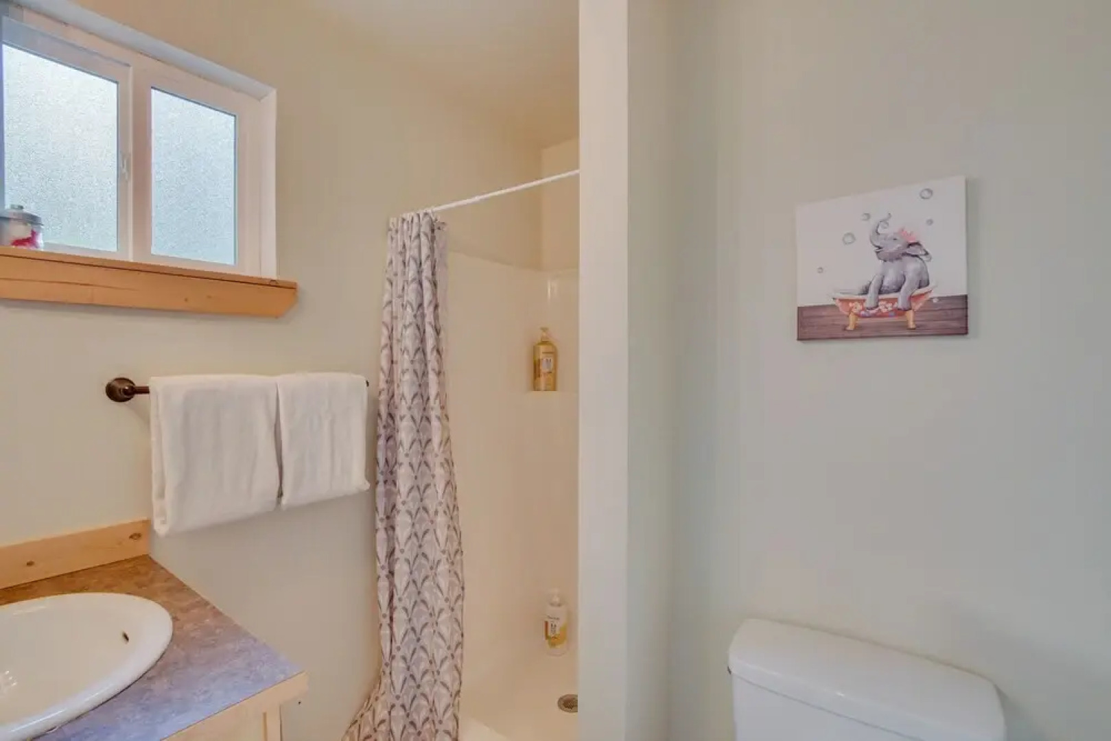 Cabin w/ Hot Tub & Fire Pit: 2 Mi to Cle Elum Lake