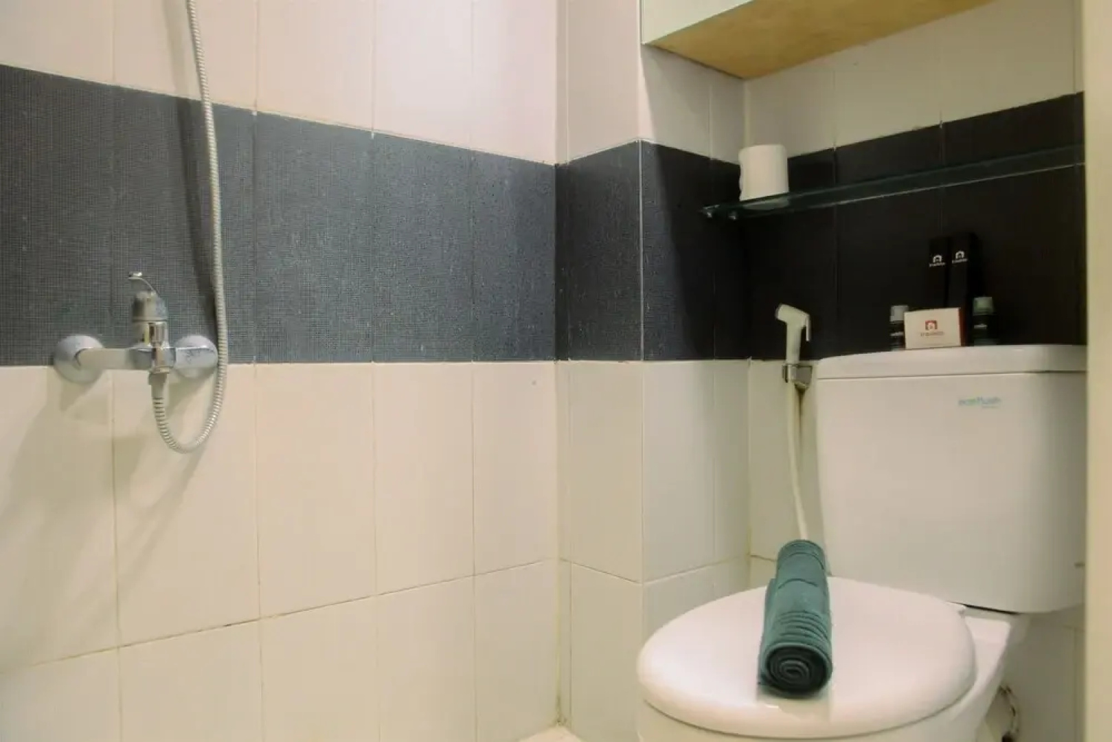 Compact and Artsy Studio Cinere Bellevue Apartment