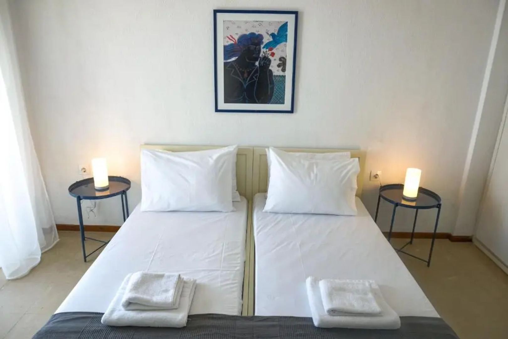 Sunny Bay, beachfront 1-bdrm apartment