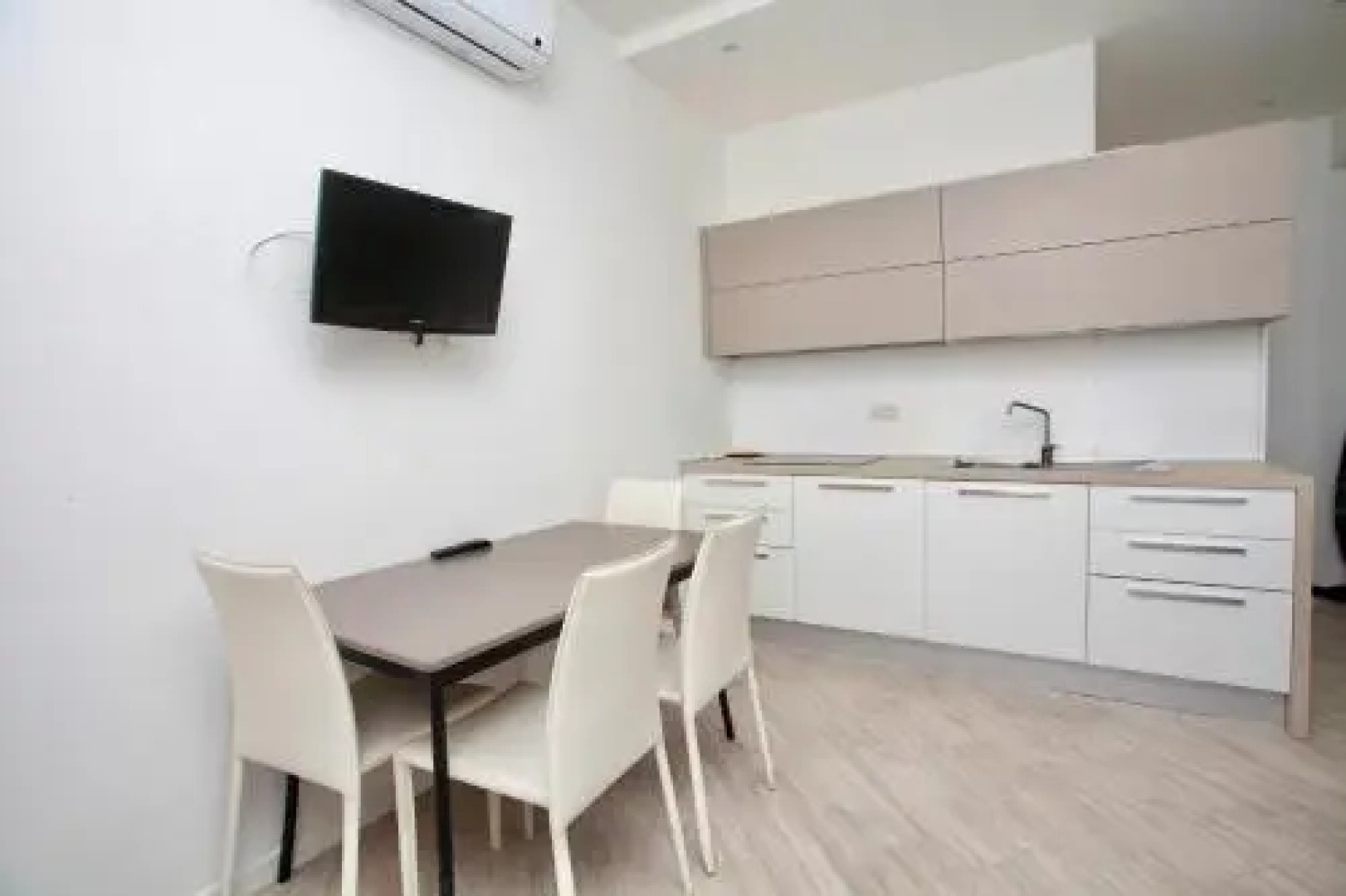 M215 - Marcelli, nuovo bilocale in residence con piscina