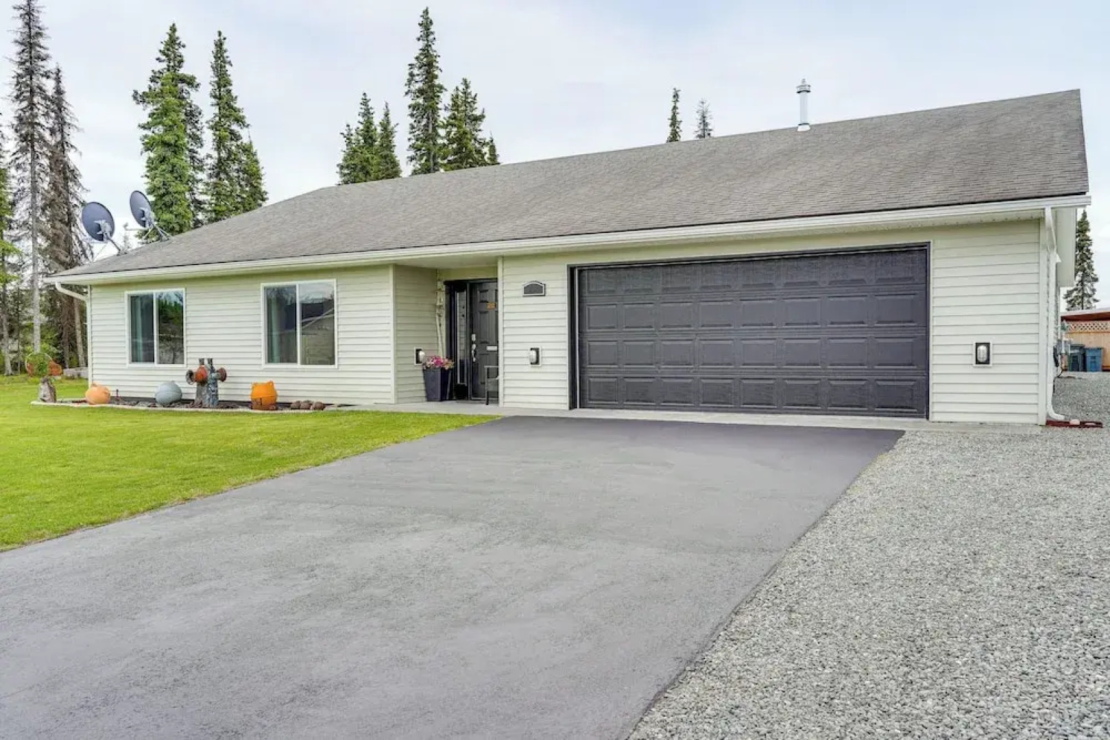Soldotna Home w/ Yard, Walk to Kenai River!
