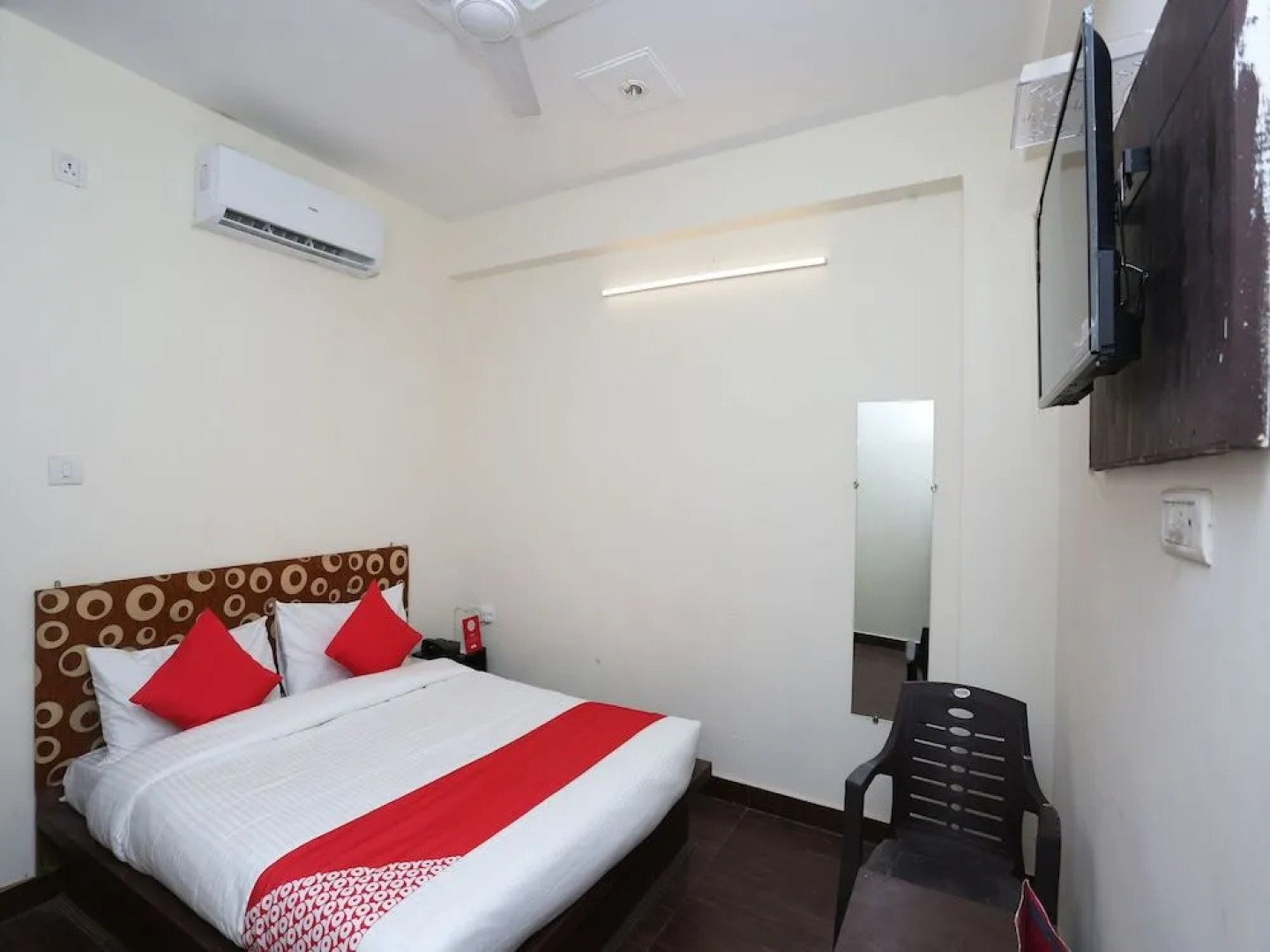 Oyo 30850 Hotel Hira