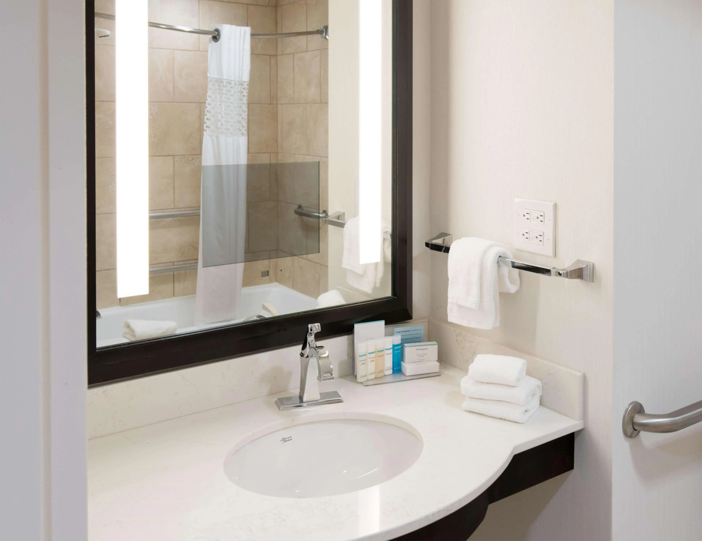 Hampton Inn & Suites Charlotte/South Park at Phillips Place