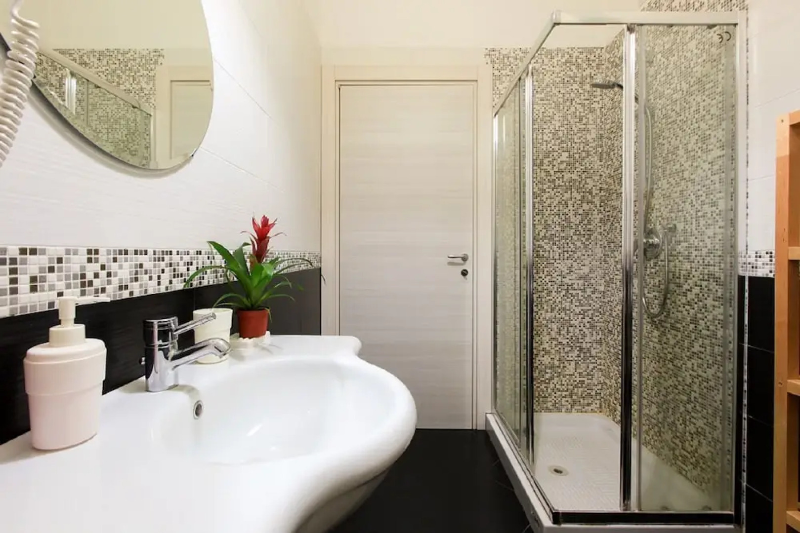 Red Line Room Division