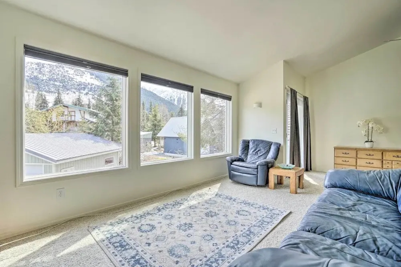 Cabin w/ Hot Tub & Views: 1 Mile to Alyeska Resort