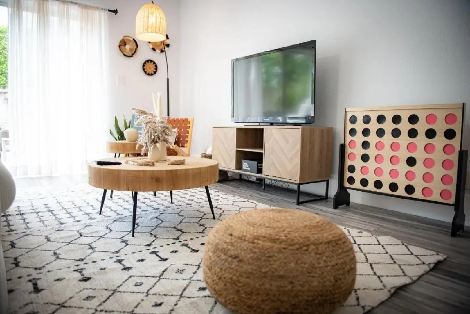 Lux 3 bedroom townhouse 1 block from the beach