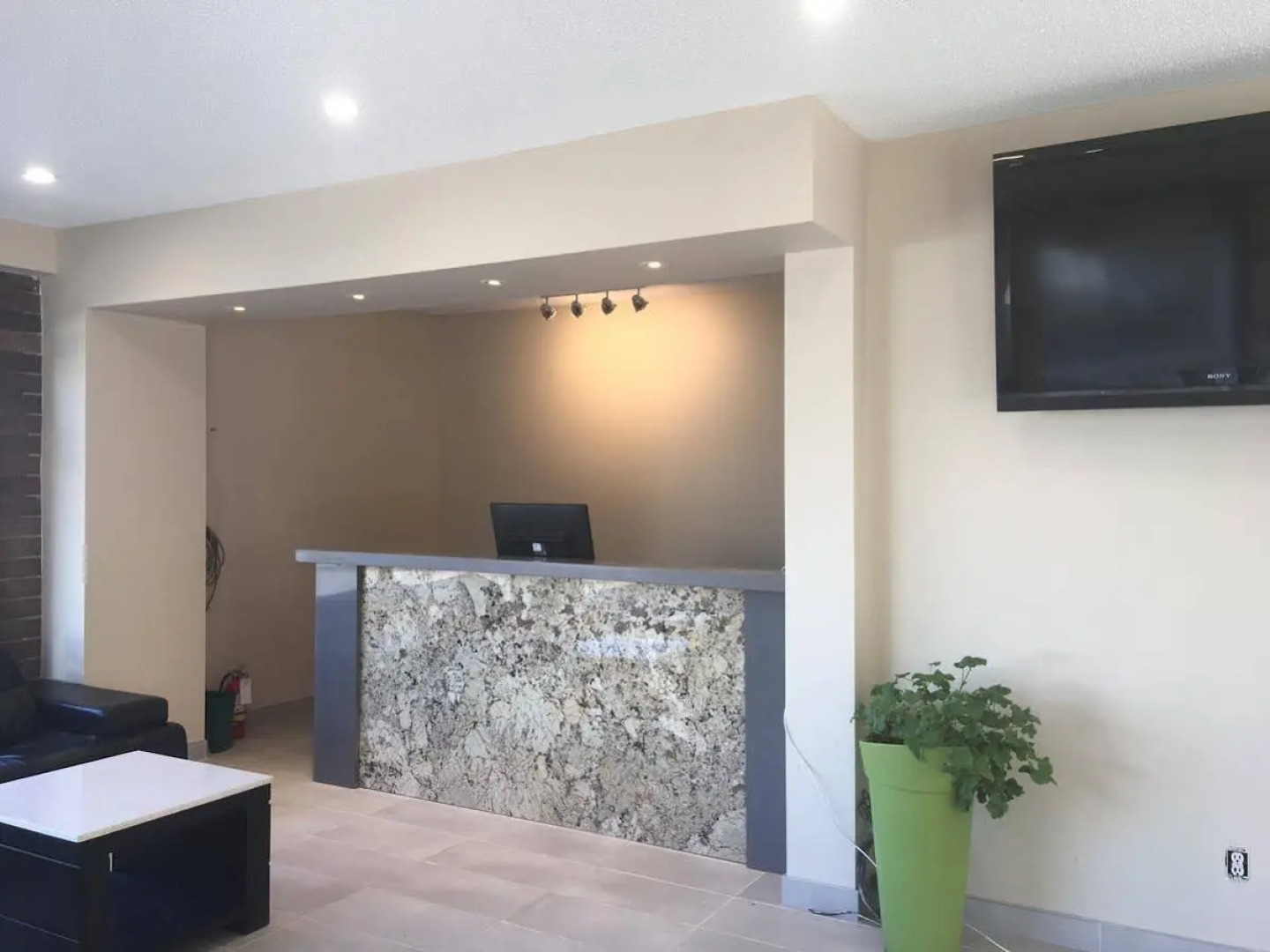 North Star Inn & Suites