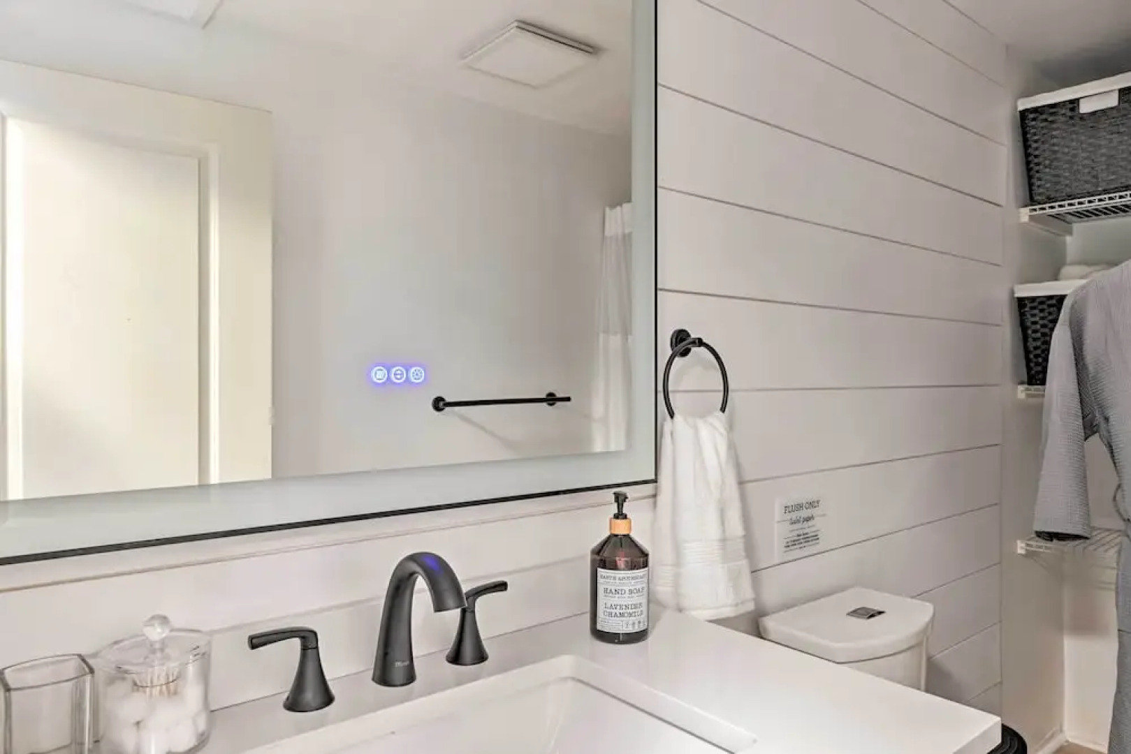 Modern Apartment: Near Hiking & Race Course