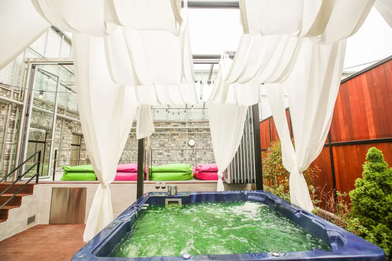 Hotel February Dong Seong Ro