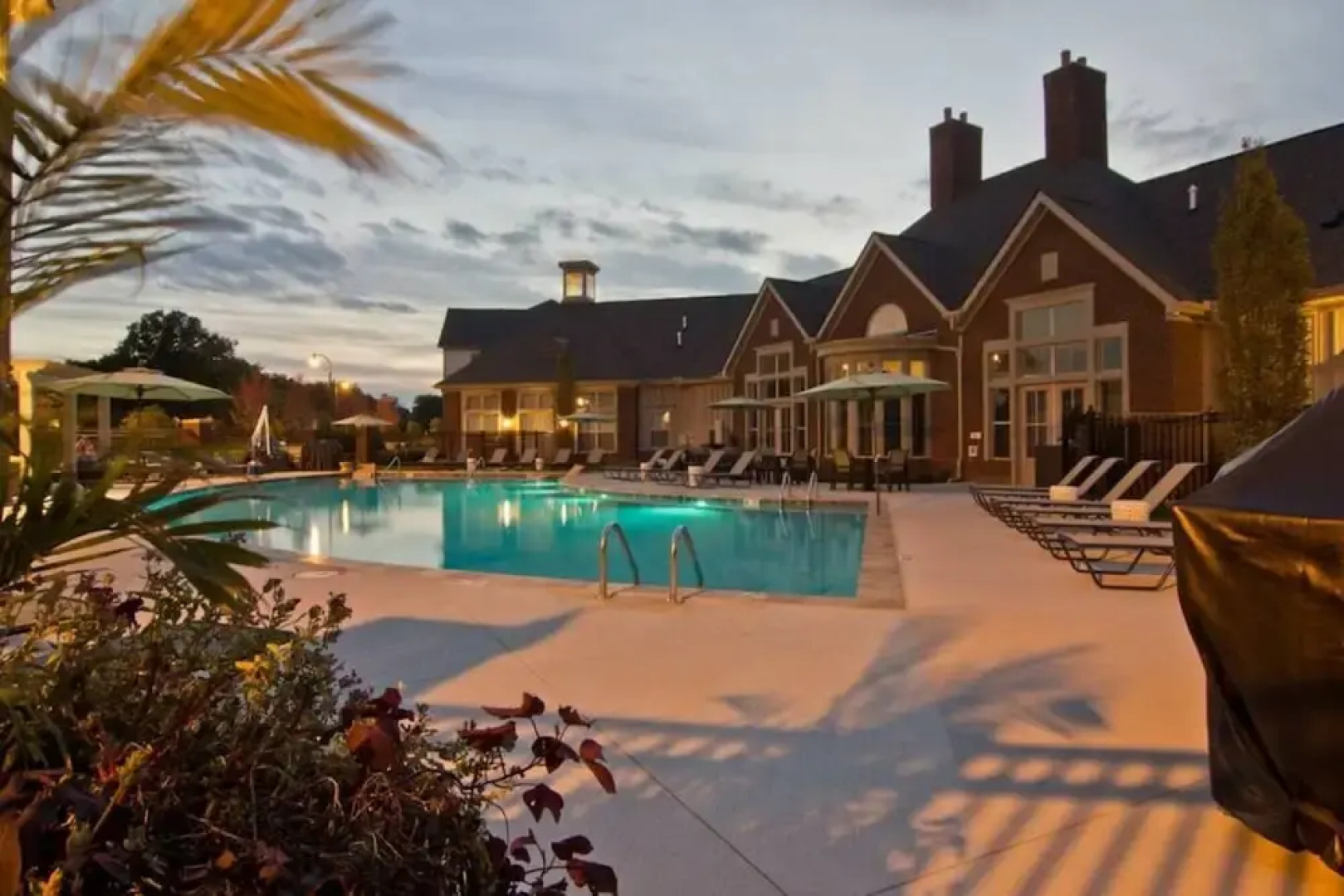 Peaceful Polaris Penthouse 2BR W D Balcony