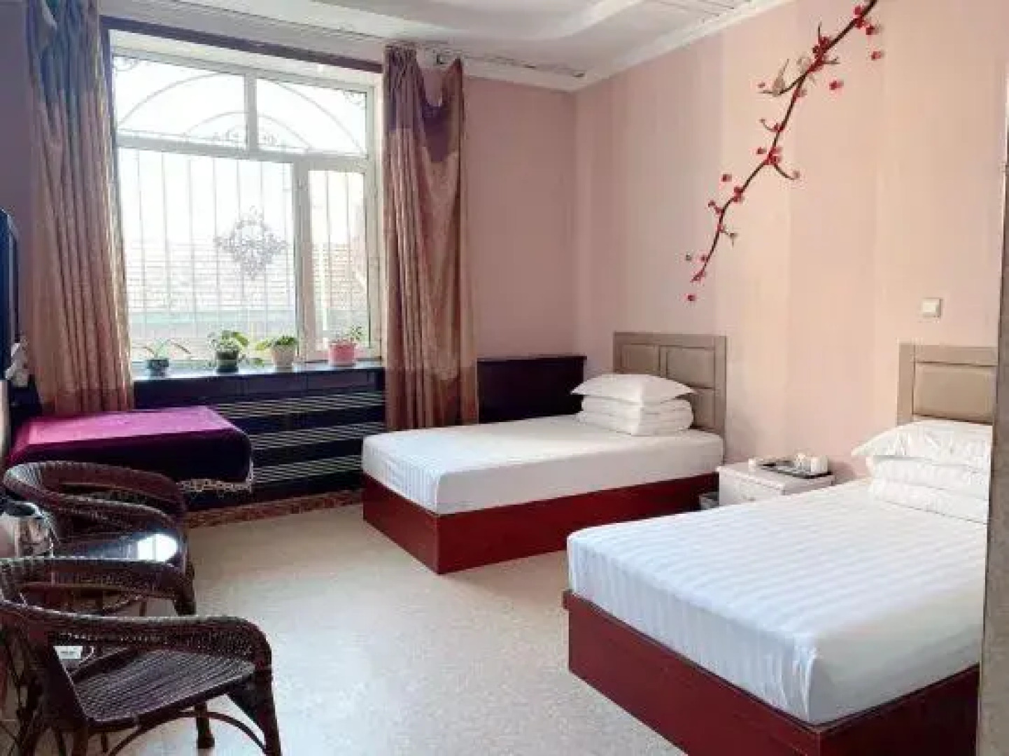 Tahe Station Front Express Hotel