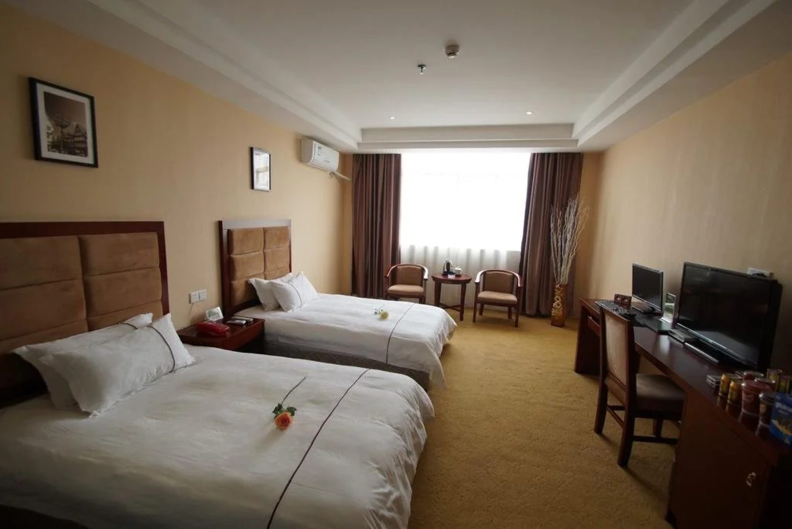 Wannian The Pine Greeting Guests Boutique Hotel