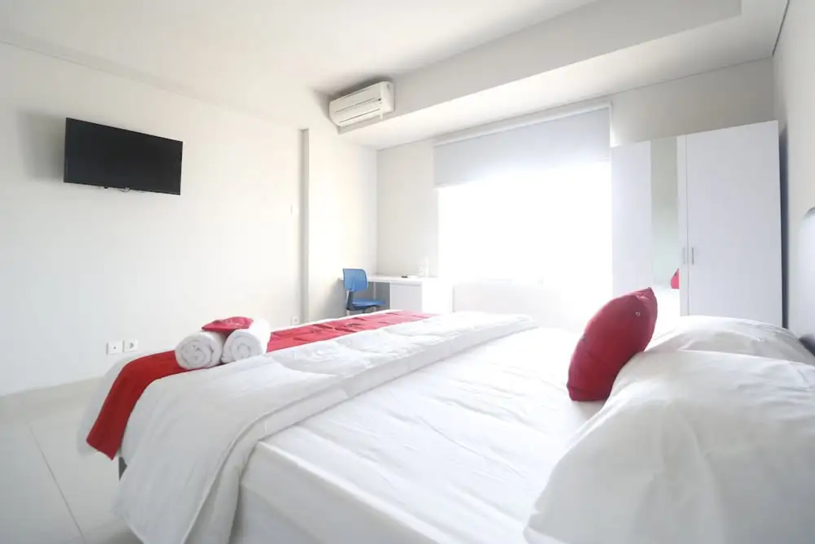 RedDoorz Apartment near Summarecon Mall Serpong