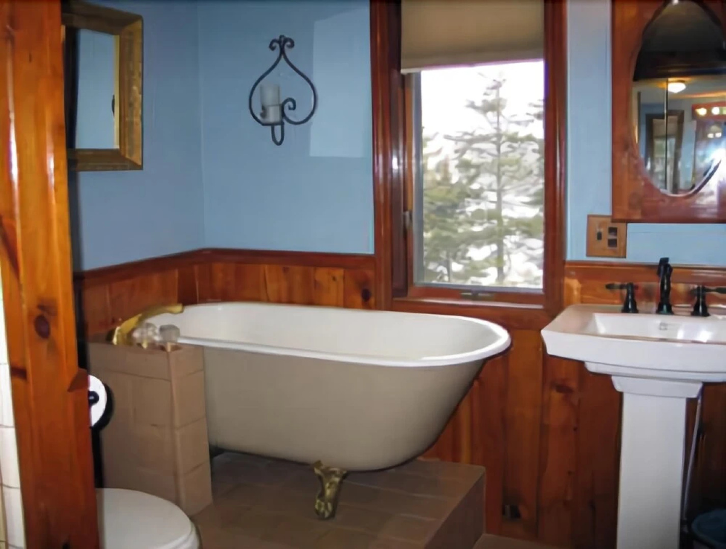 Coves End Surry - Three Bedroom Home with Hot Tub