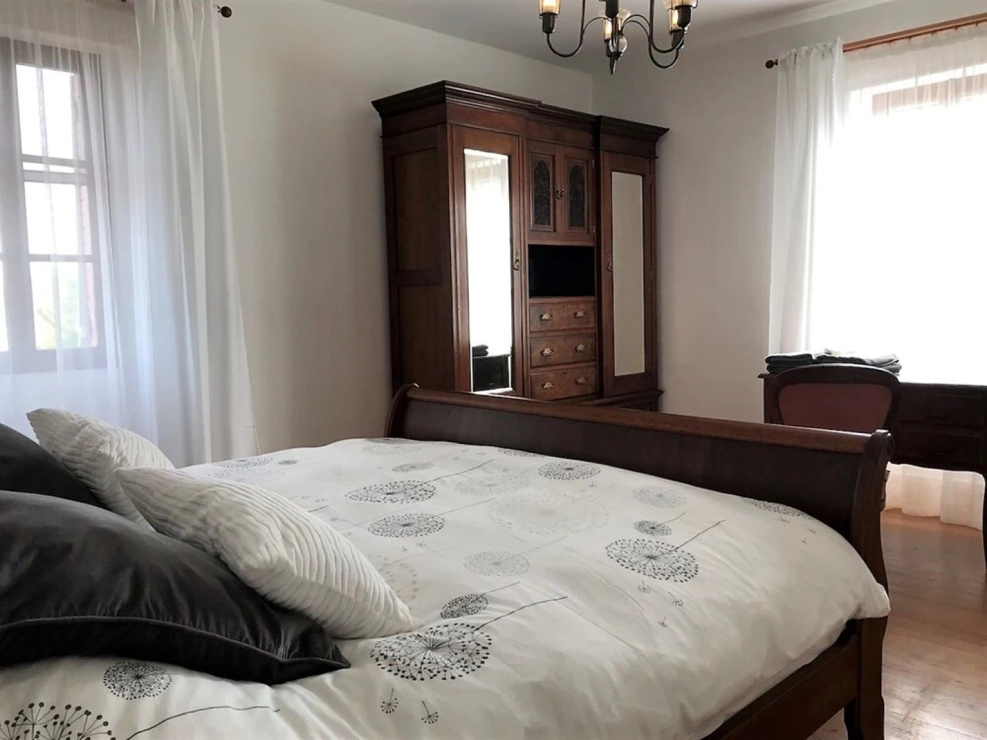 Luxurious Villa in Cazaubon with Swimming Pool