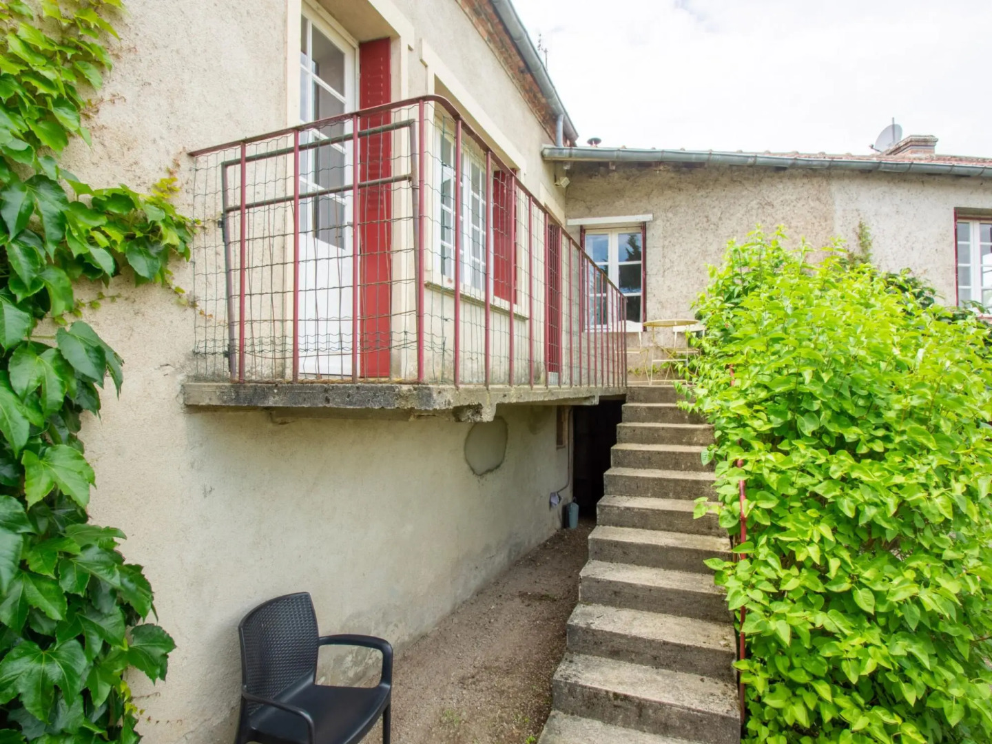 Beautiful Holiday Home in Hérisson with Private Garden