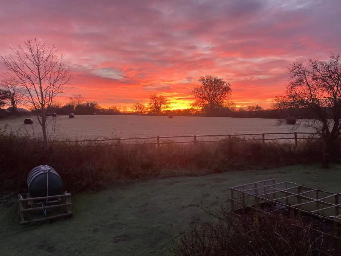 The Shepherd's Hut with seasonal Swimming Pool
