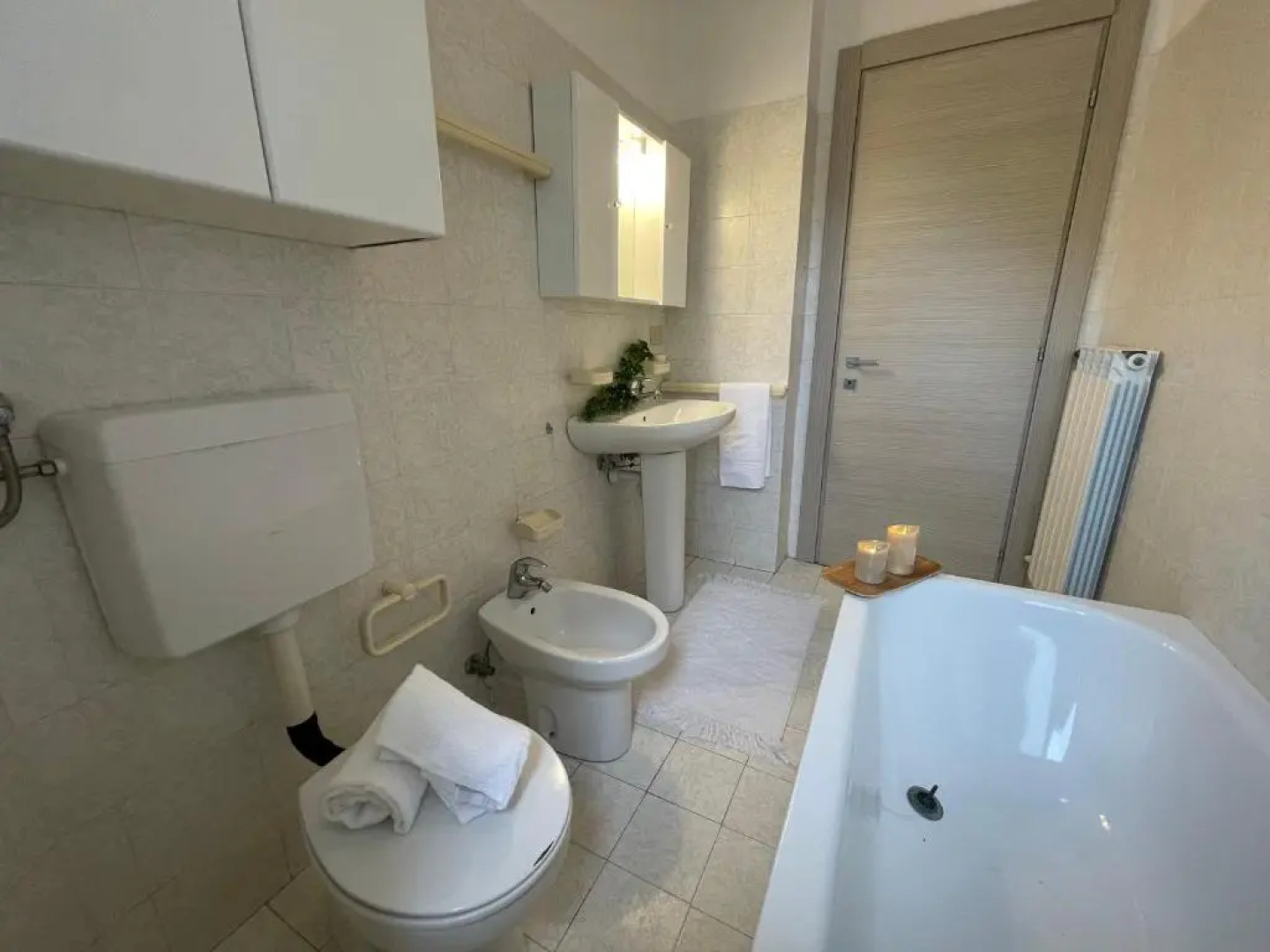 [Via XXV Aprile] 4 Locali - Di Fronte al Mare