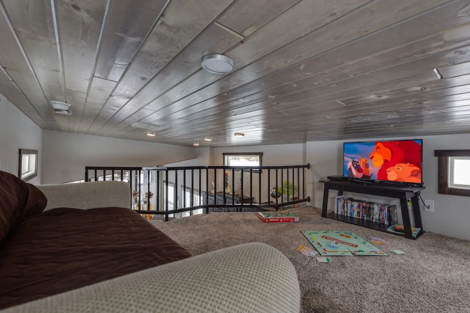 Hickory-dickory Hollow