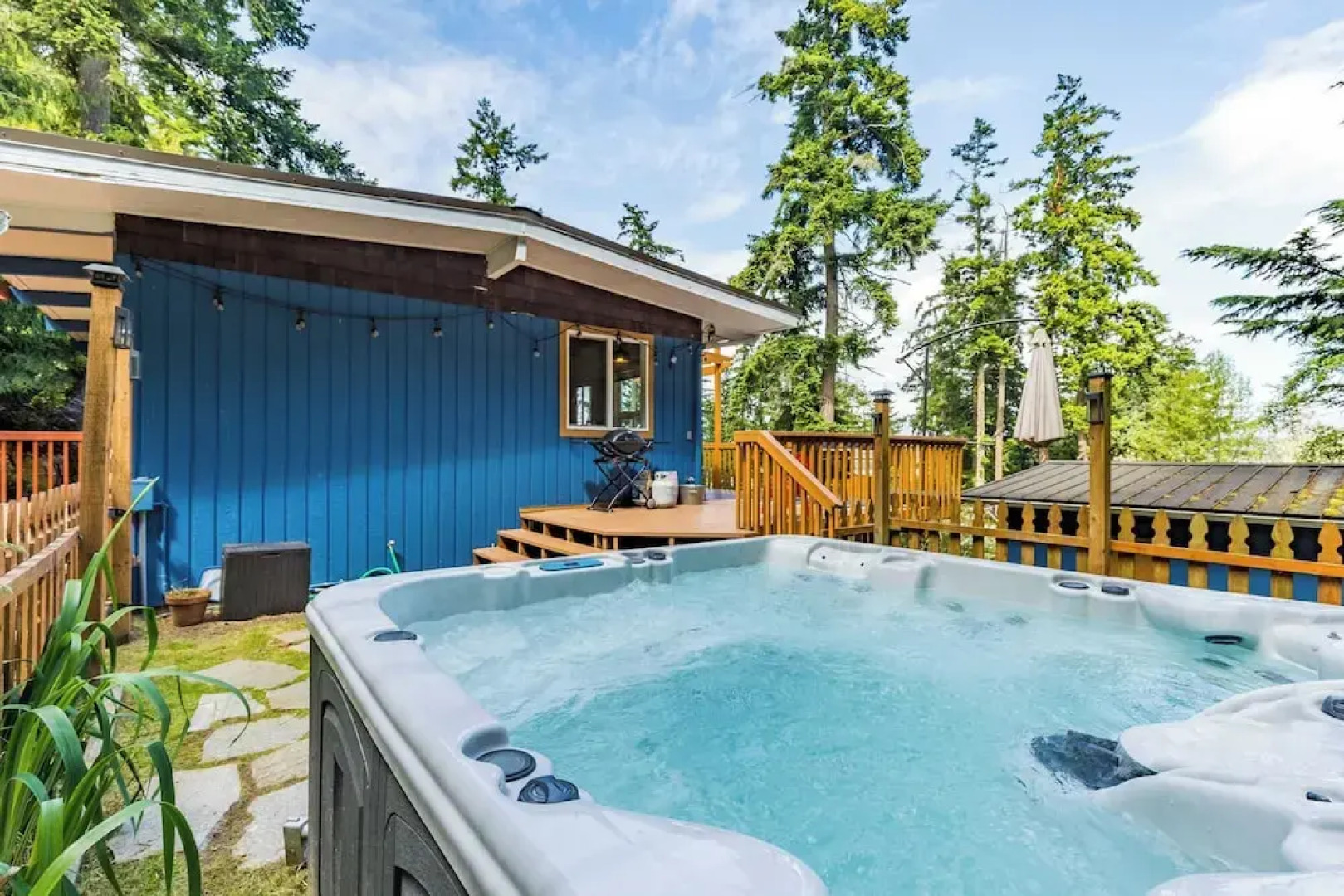 Mid-century Beach Cabin by Avantstay Walk to Beach