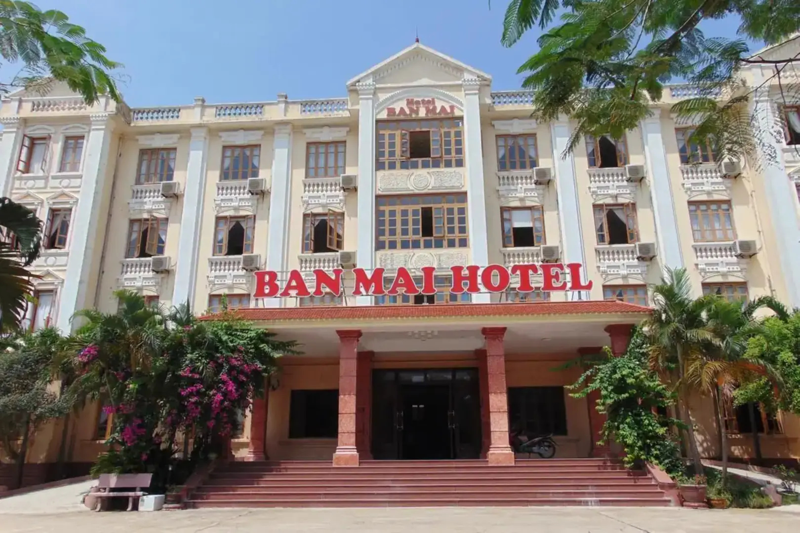 Ban Mai Quang Binh Hotel