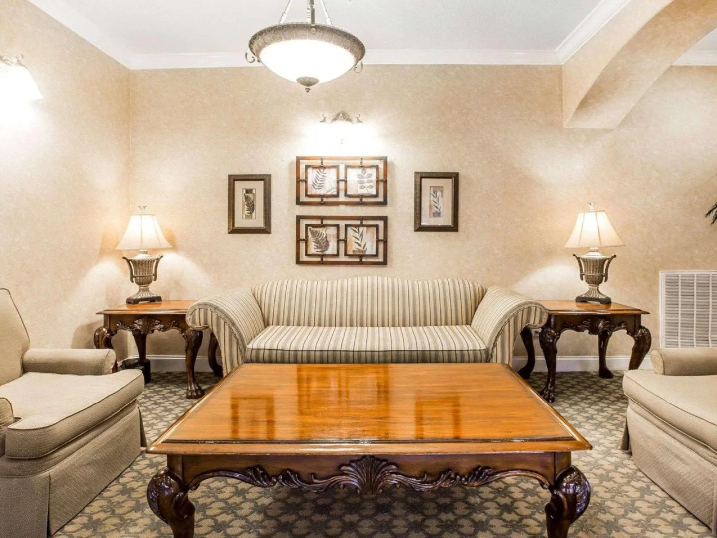 Econo Lodge Inn & Suites Douglasville