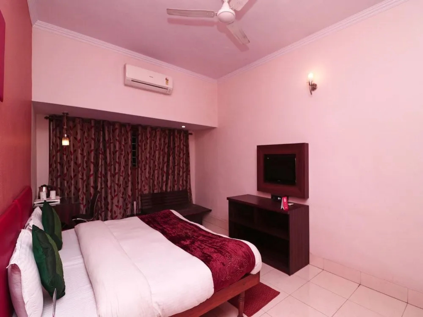 OYO 16006 Hotel Meedo's Grand