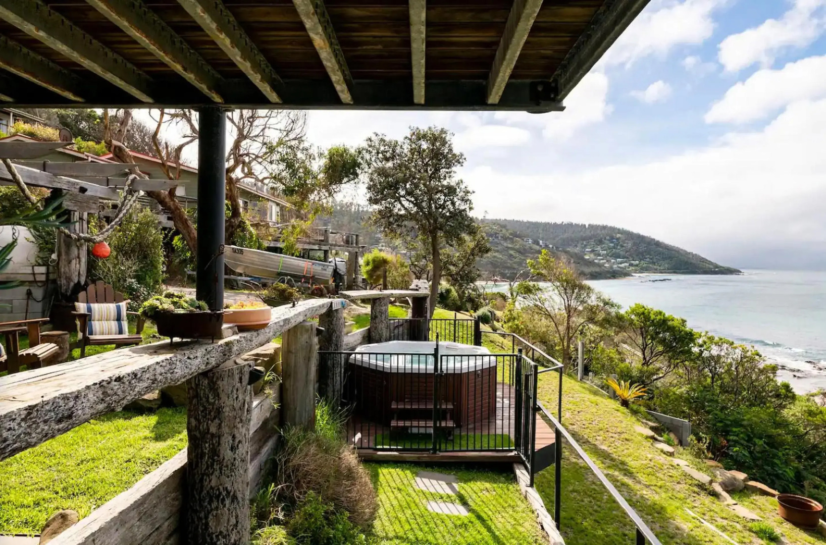 Y Vue - Beachside Apartment with Ocean Views