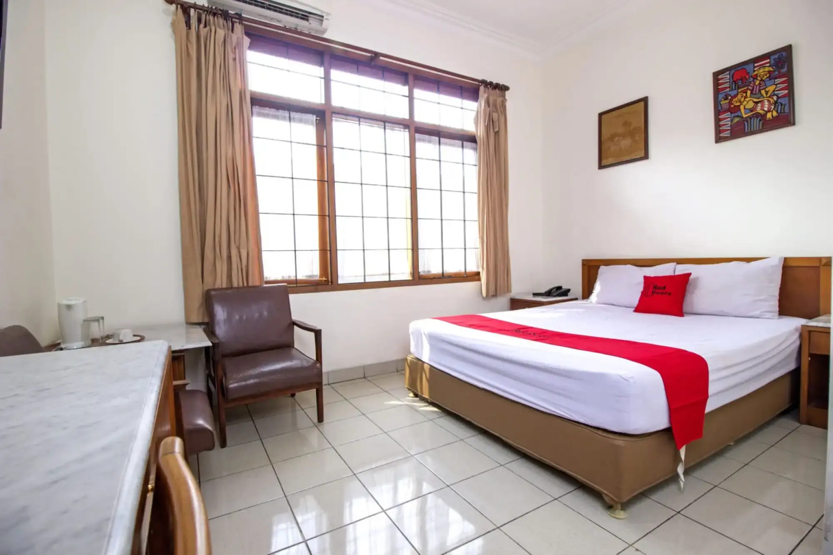 Residences by RedDoorz near Rumah Mode