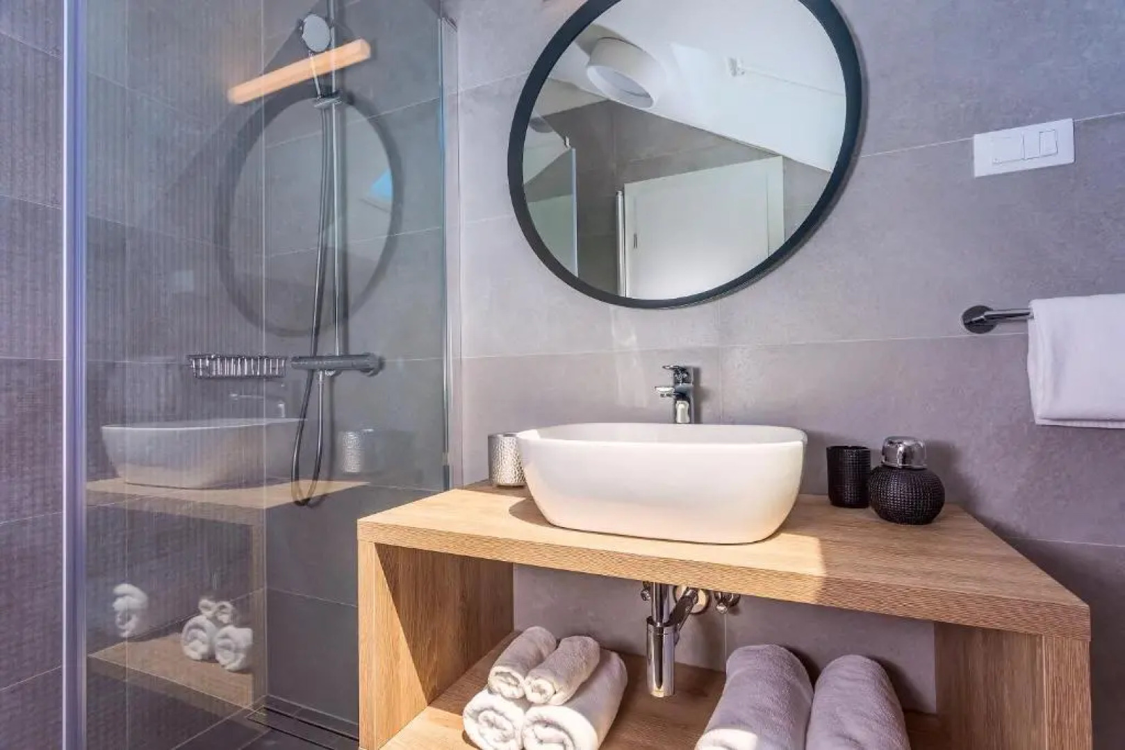 Villa Diva with 7 bedrooms, heated pool, sauna and fun zone, sea views