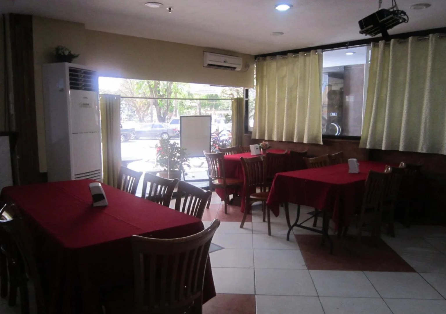 Plaza Maria Luisa Suites Inn