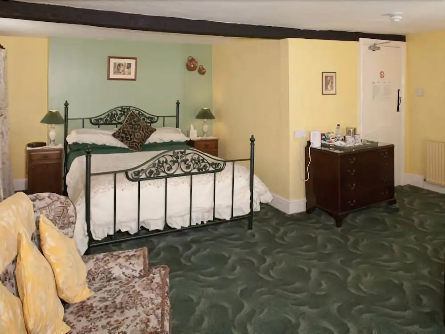 Yew Tree House - B&B