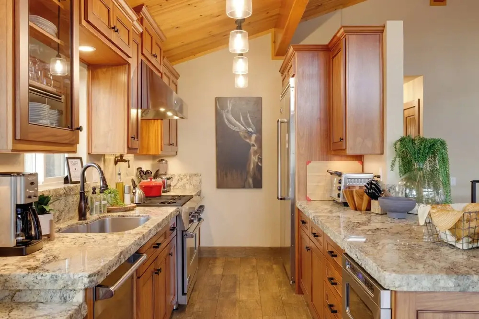 Hot Tub + Scenic Views: Luxury Twain Harte Cabin!