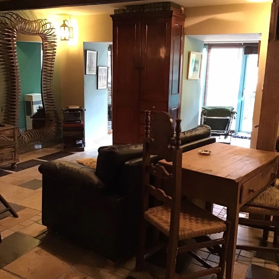 1940s Riverside Apartment