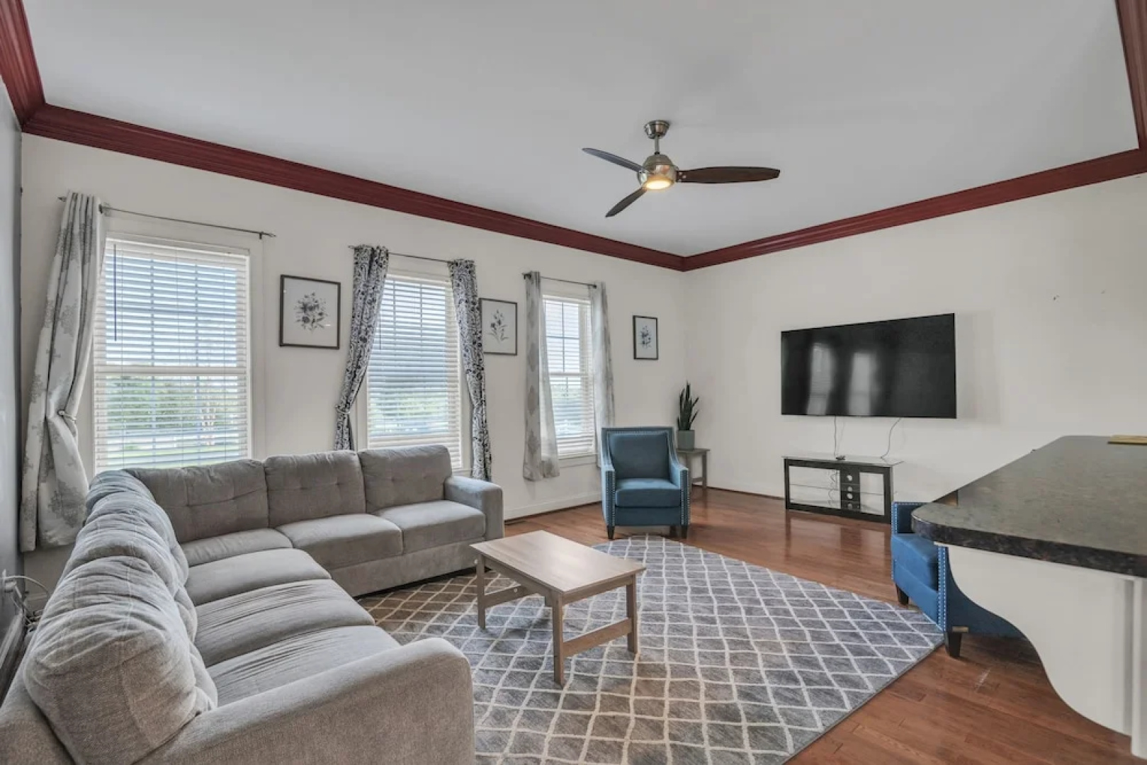 Bull Run Estate: Luxury Retreat W/ Scenic Views 6 Bedroom Home by RedAwning