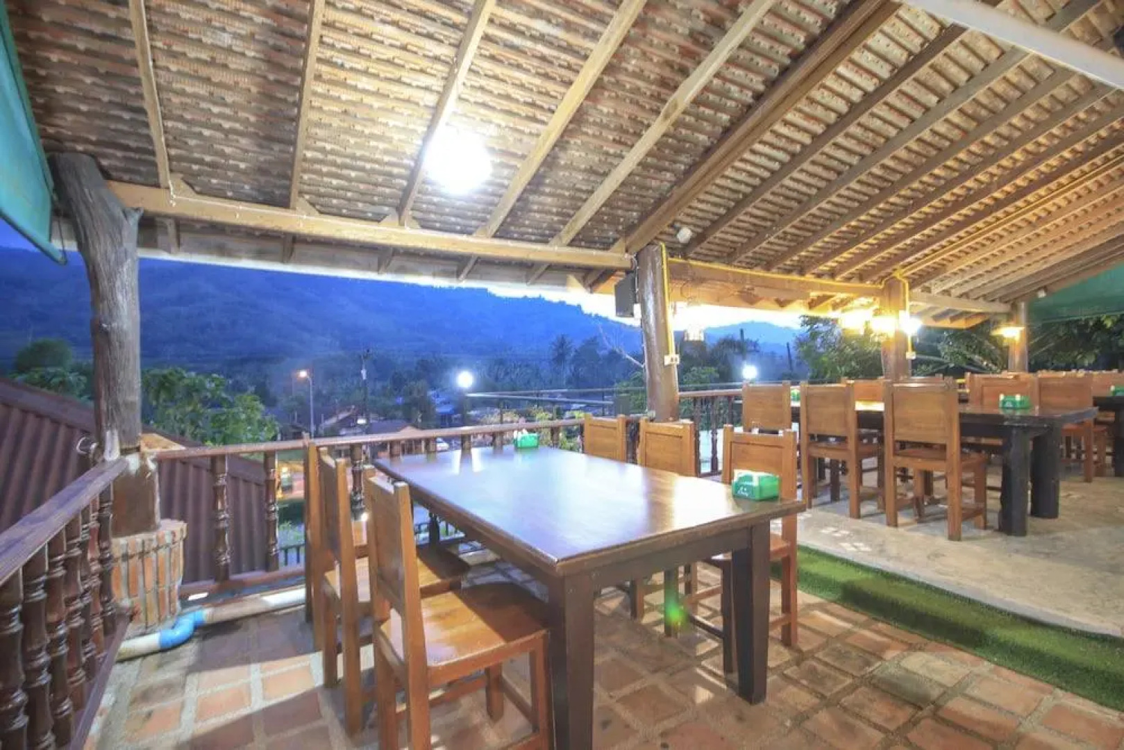 OYO 75353 Loy Chalet Resort