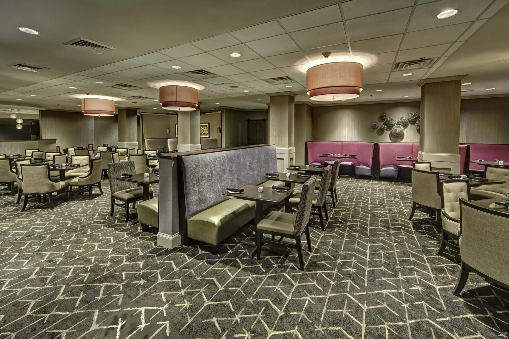 DoubleTree by Hilton Hotel Decatur Riverfront