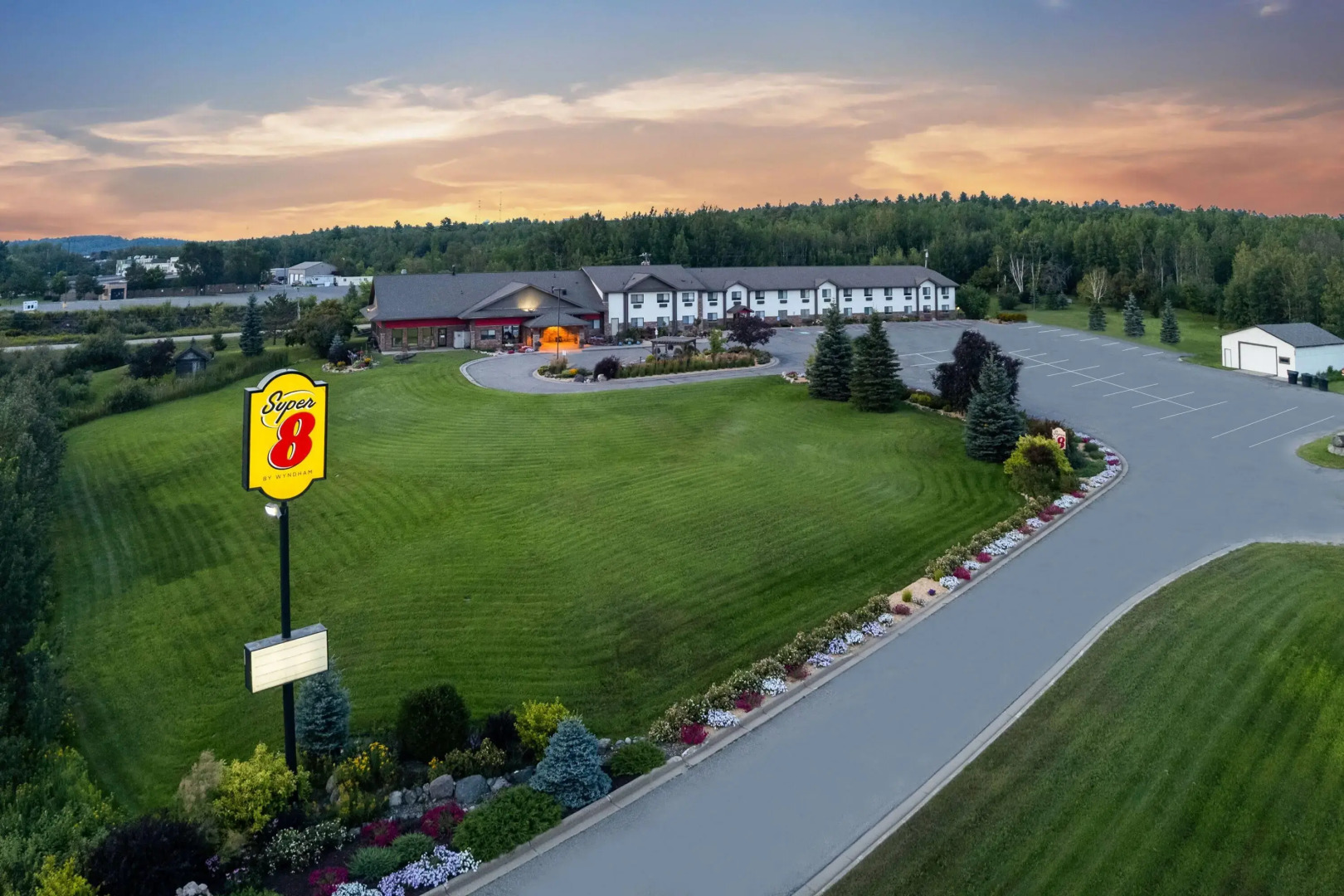 Super 8 by Wyndham Eveleth