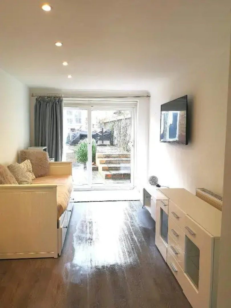 New SLEEP 4 COSY HOME