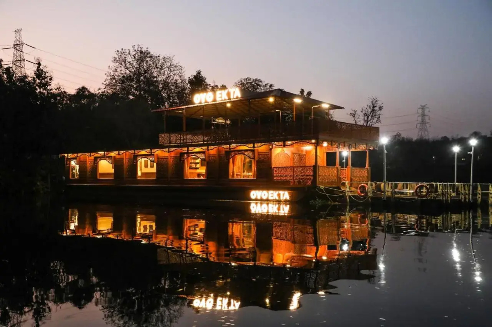 OYO EKTA Houseboat