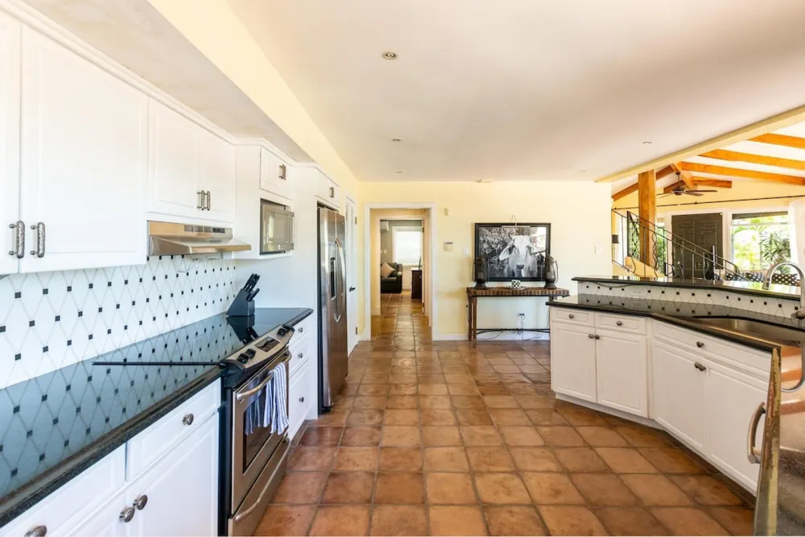 Luxury Flamingo home with ocean view sleeps 10 - walking distance from beach