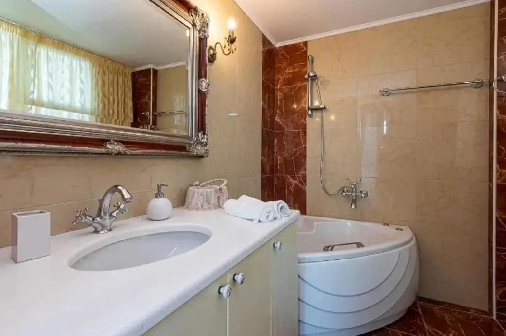 EXPLOR Mansion - Inclusive Experience