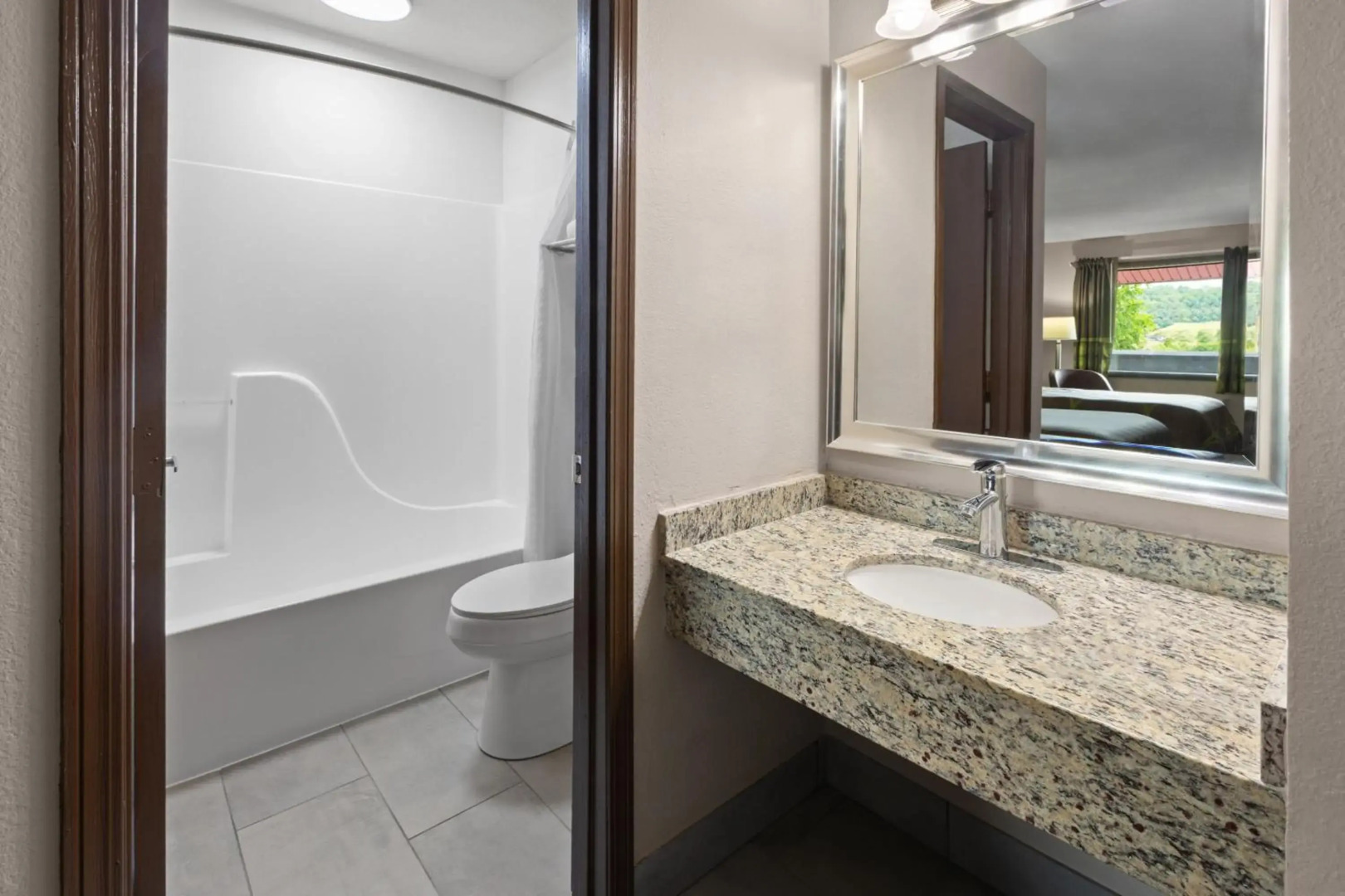 Super 8 by Wyndham Bridgeport/Clarksburg Area